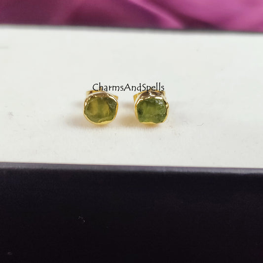 Tiny Raw Peridot Earrings, Gold Plated Earrings, Peridot Jewelry, Raw Crystal Earrings, Stud Earrings, Raw Stone Earring, August Birthstone