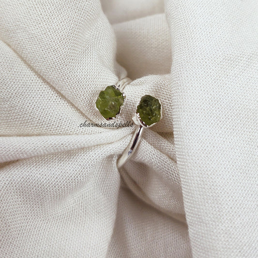 Raw Gemstone Peridot Ring, Handmade Jewelry, August Birthstone Ring, Rough Stone Ring, Minimalist Ring, Wedding Gift, Bridesmaid Gift